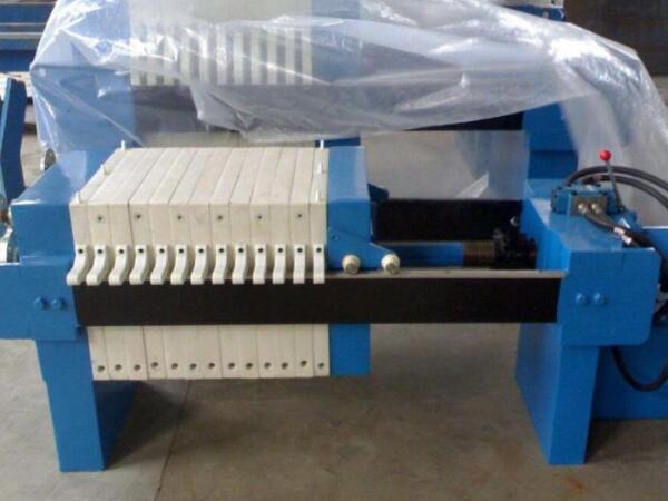 隔膜壓濾機濾板之間液體泄漏的主要原因是什么？